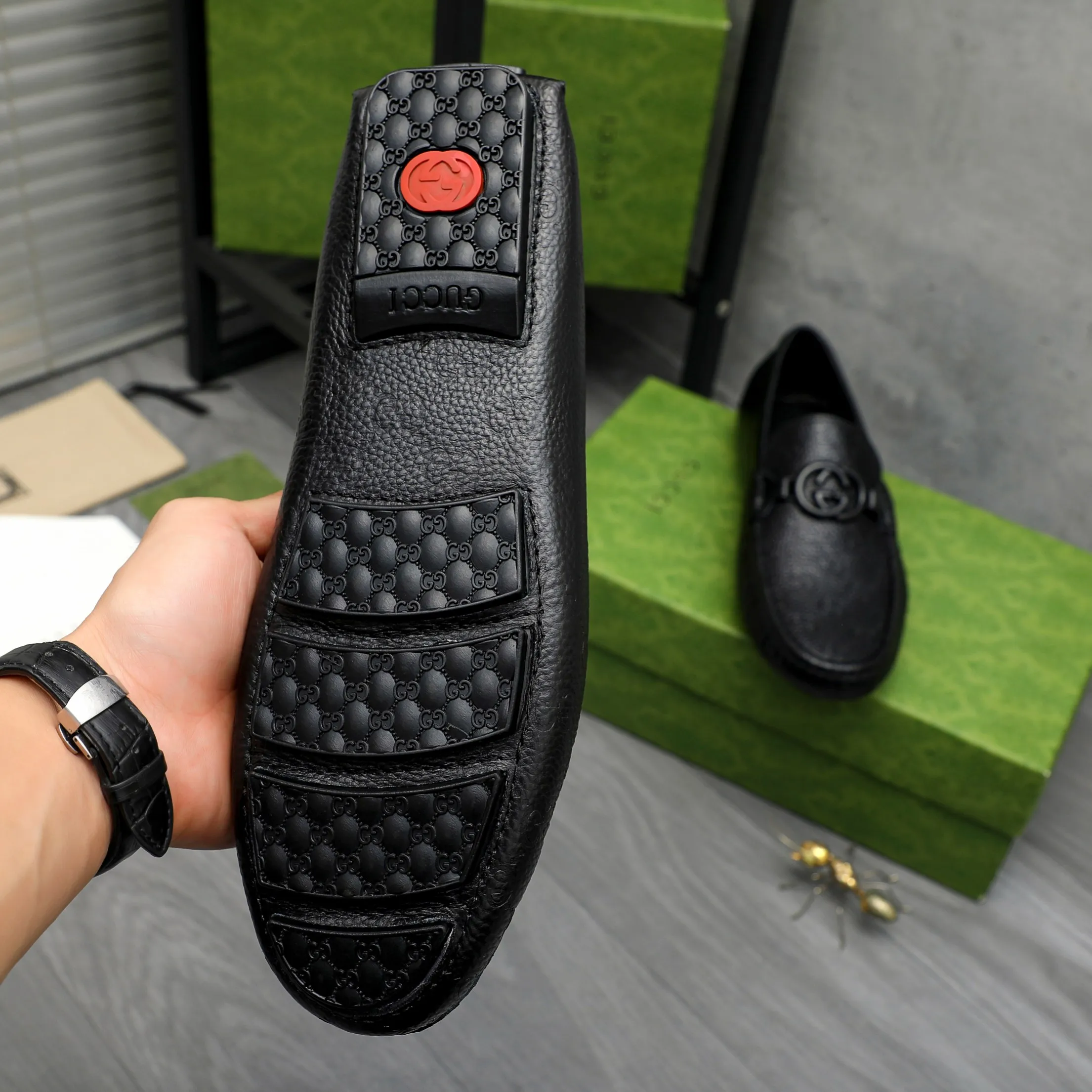 Men's shoes💰p420 Product trademark: GUCCI (Gucci) casual slip-on men's shoes Regular size: 38-44 Product material: Selected pebbled cowhide embossed upper, sheepskin lining, rubber outsole